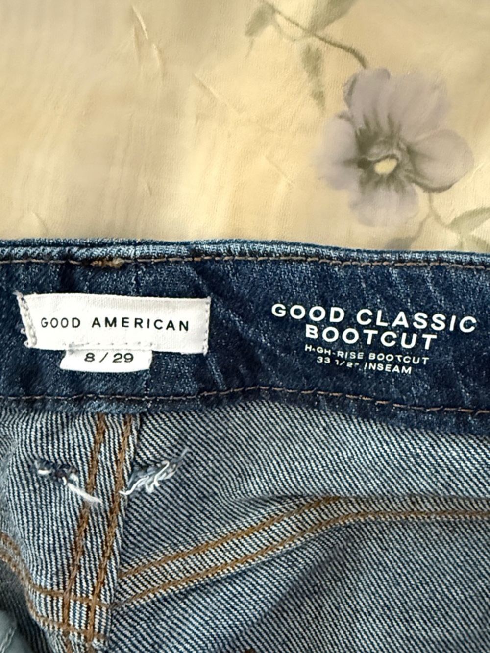 GOOD AMERICAN Good Classic Bootcut Jeans - Picture 4 of 8